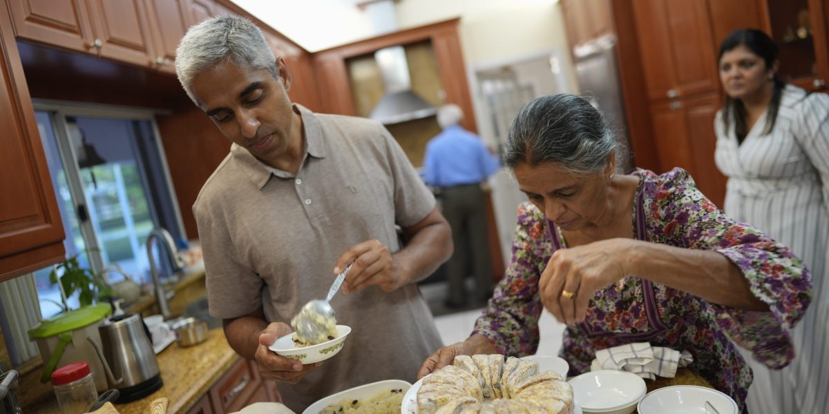 Surgeon general enters political fray, despite mom’s warning