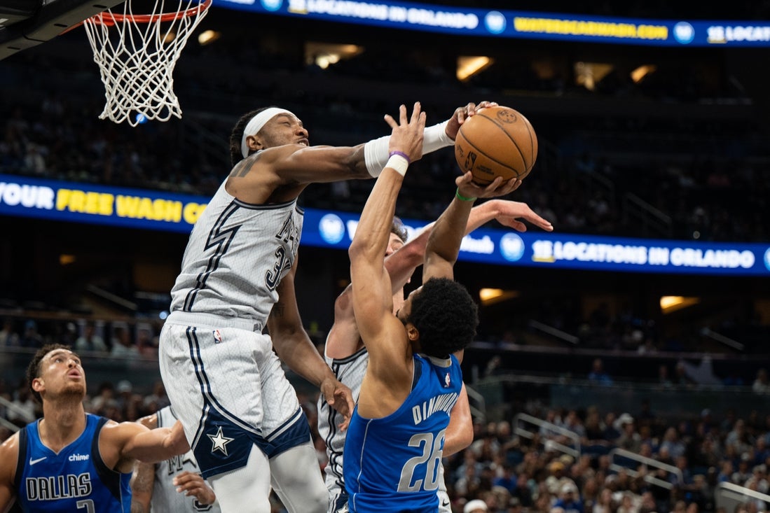 Mavs ride third-quarter outburst to win over Magic