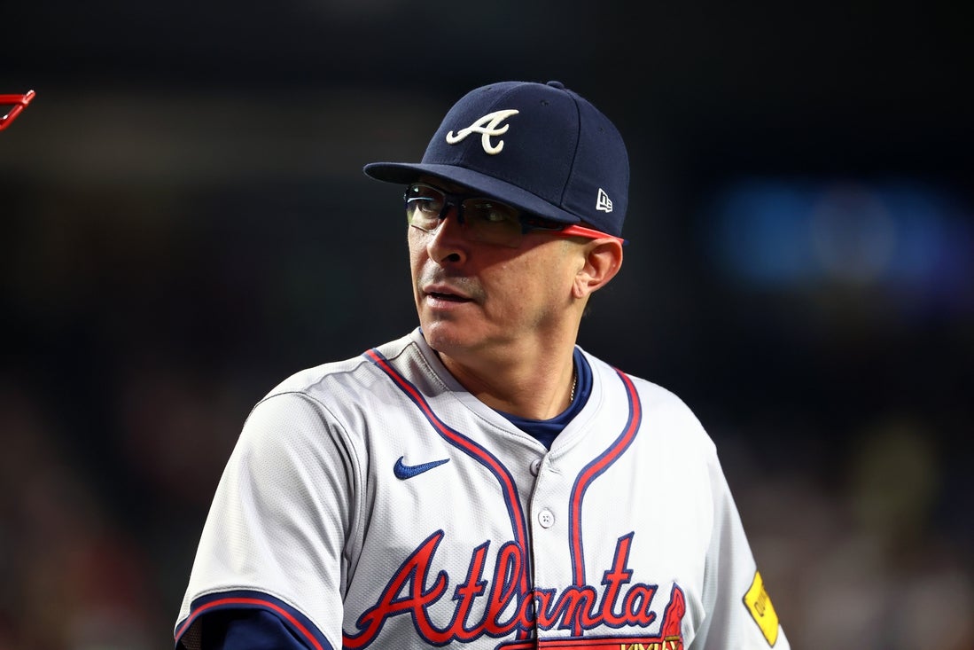 Braves call up RHP Jesse Chavez, 41