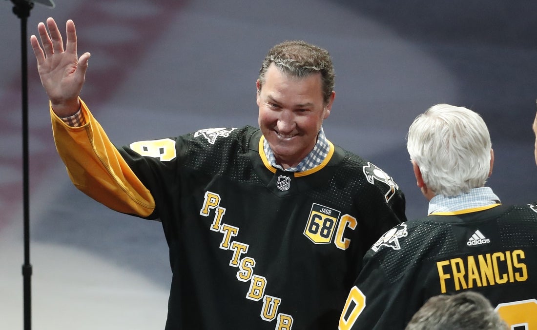 Group led by Mario Lemieux ‘very interested’ in ownership of Penguins