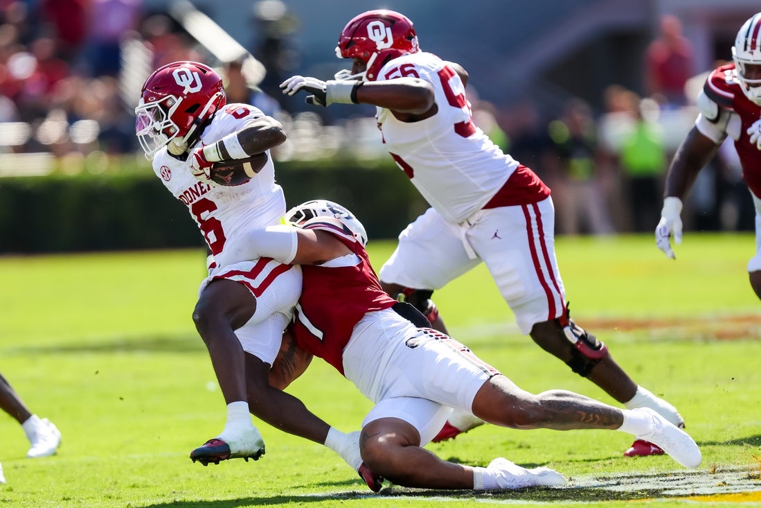 No. 14 Oklahoma sacks South Carolina offense in easy win