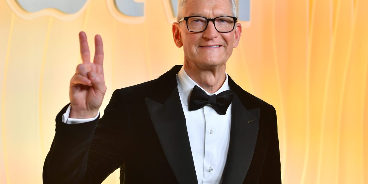 Apple CEO Tim Cook out-earns the average American’s salary in just 7 hours—to put that into context, he could buy a new $439,000 home in 2 days