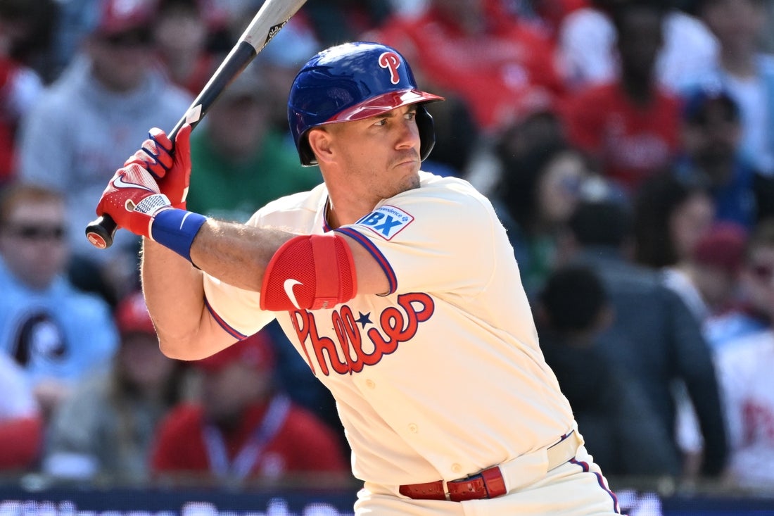 Report: Phillies C J.T. Realmuto heading to injured list