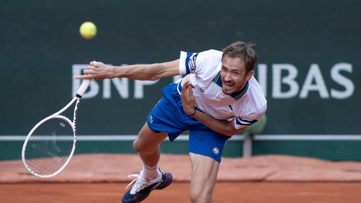 No. 6 seed Daniil Medvedev upset; Frenchman Moise Kouame (age 17) advances