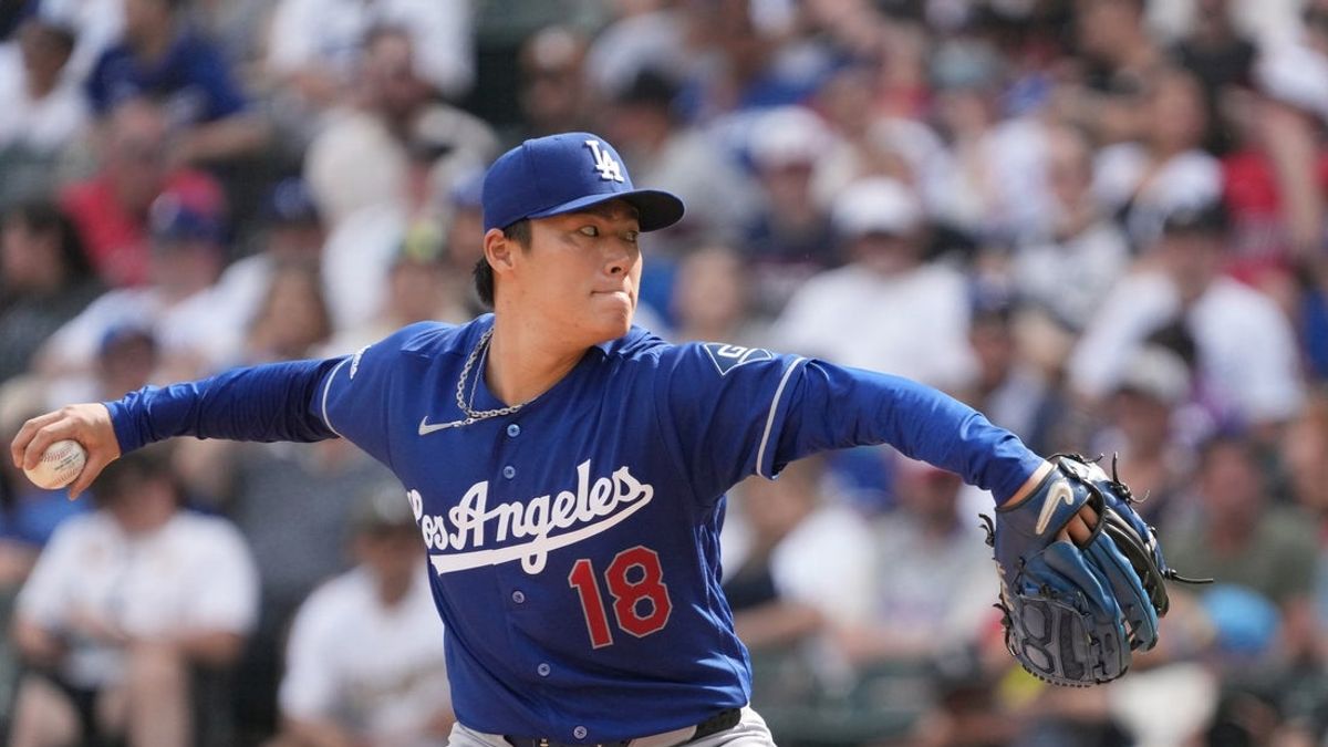 Yoshinobu Yamamoto loses no-hit bit in 9th, but Dodgers rout White Sox