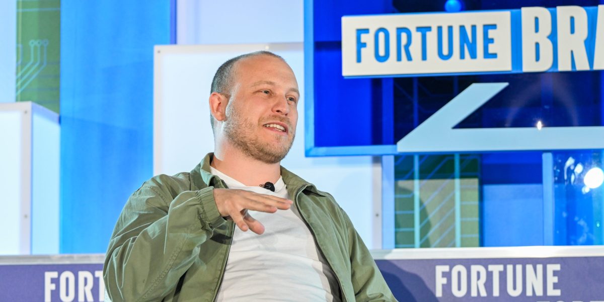 Anthropic’s Claude Code creator says he manages tens of thousands of AI agents at once